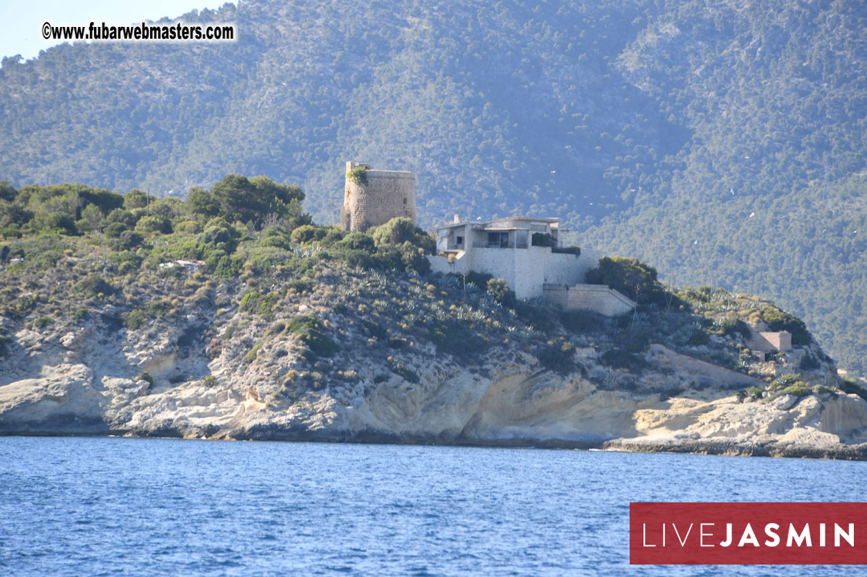Boat Trip with Cool Drinks & Hot Girls