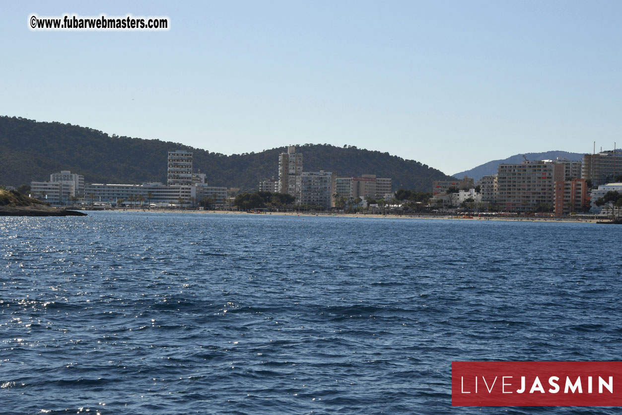 Boat Trip with Cool Drinks & Hot Girls