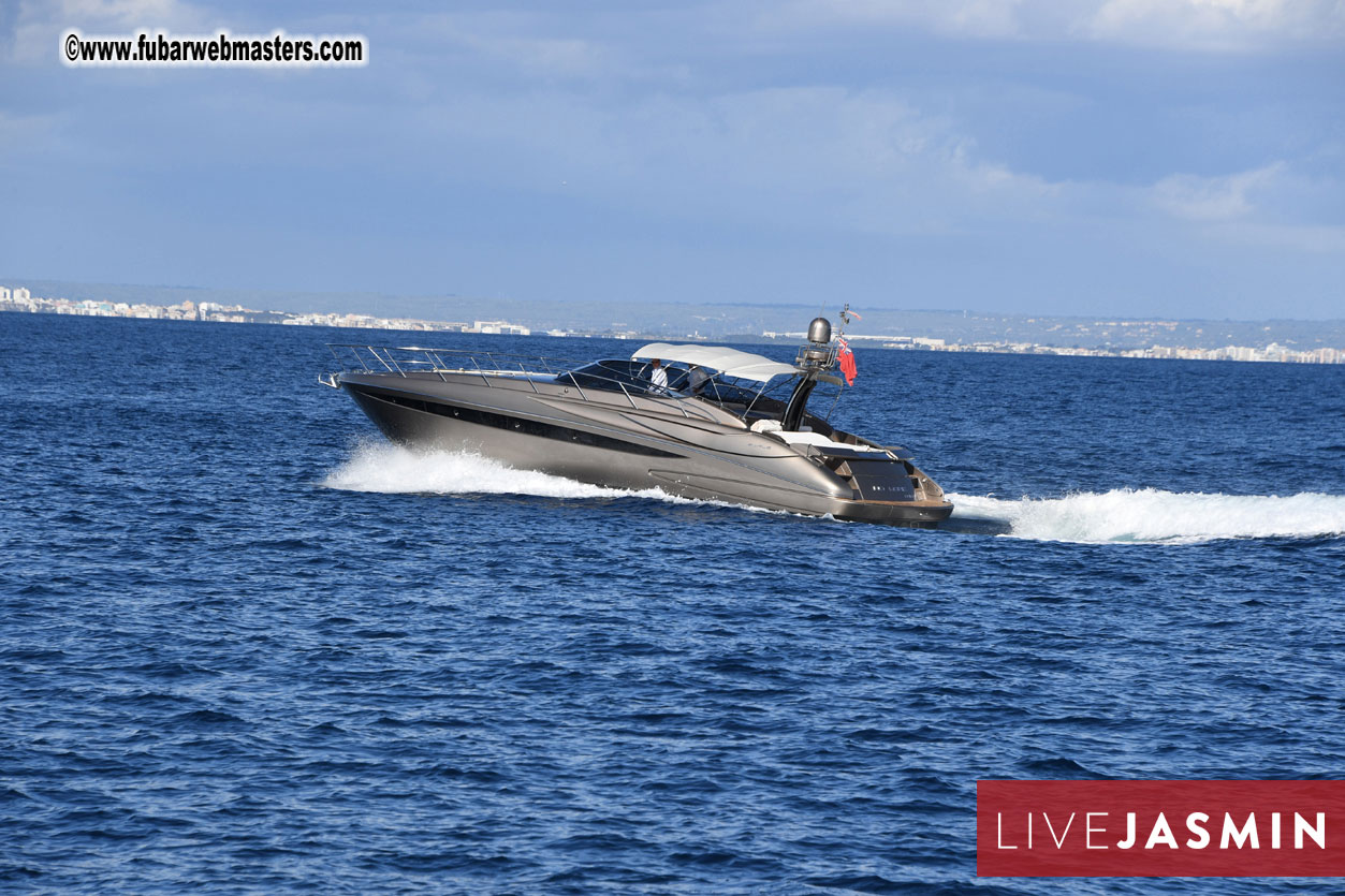 Boat Trip with Cool Drinks & Hot Girls