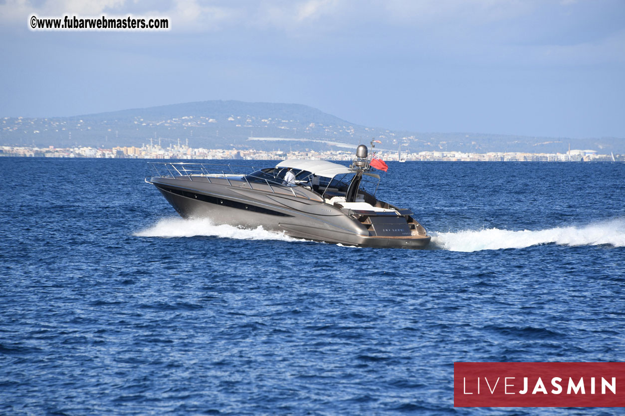 Boat Trip with Cool Drinks & Hot Girls