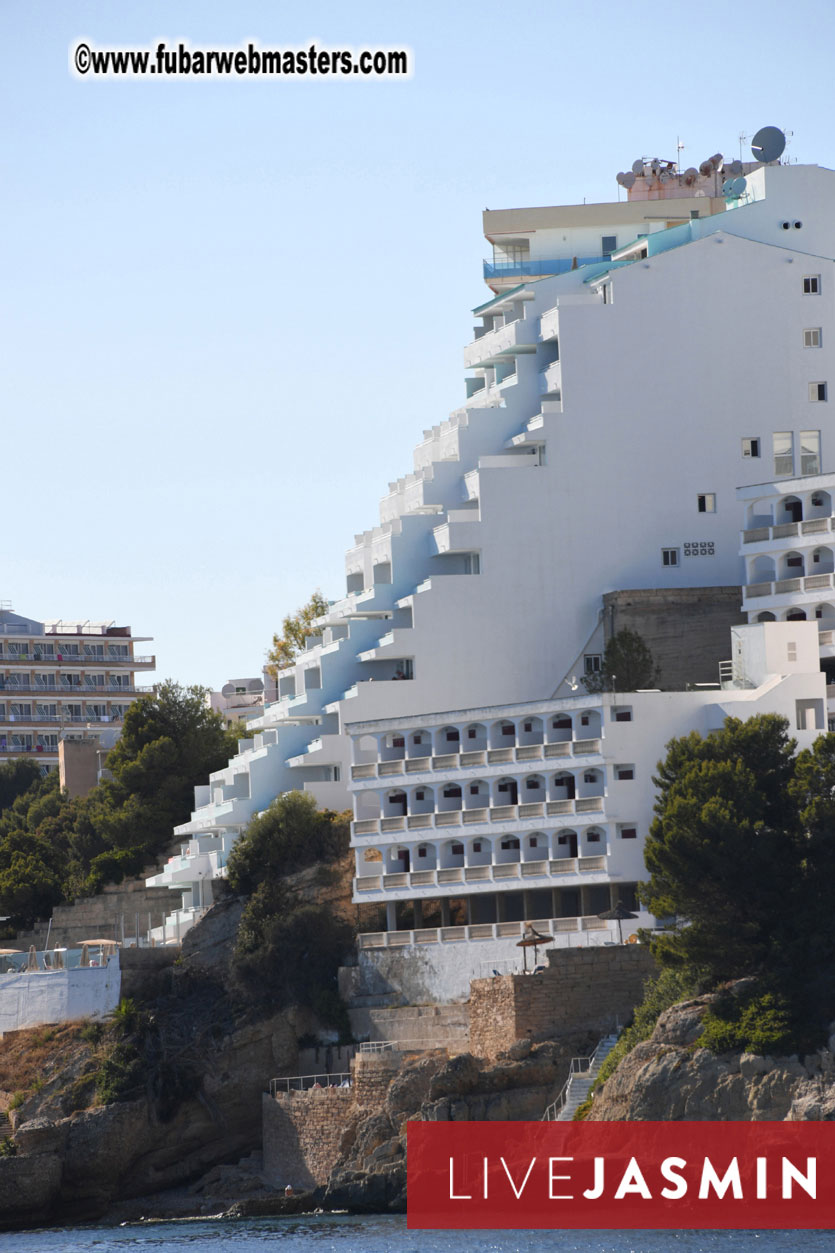 Boat Trip with Cool Drinks & Hot Girls