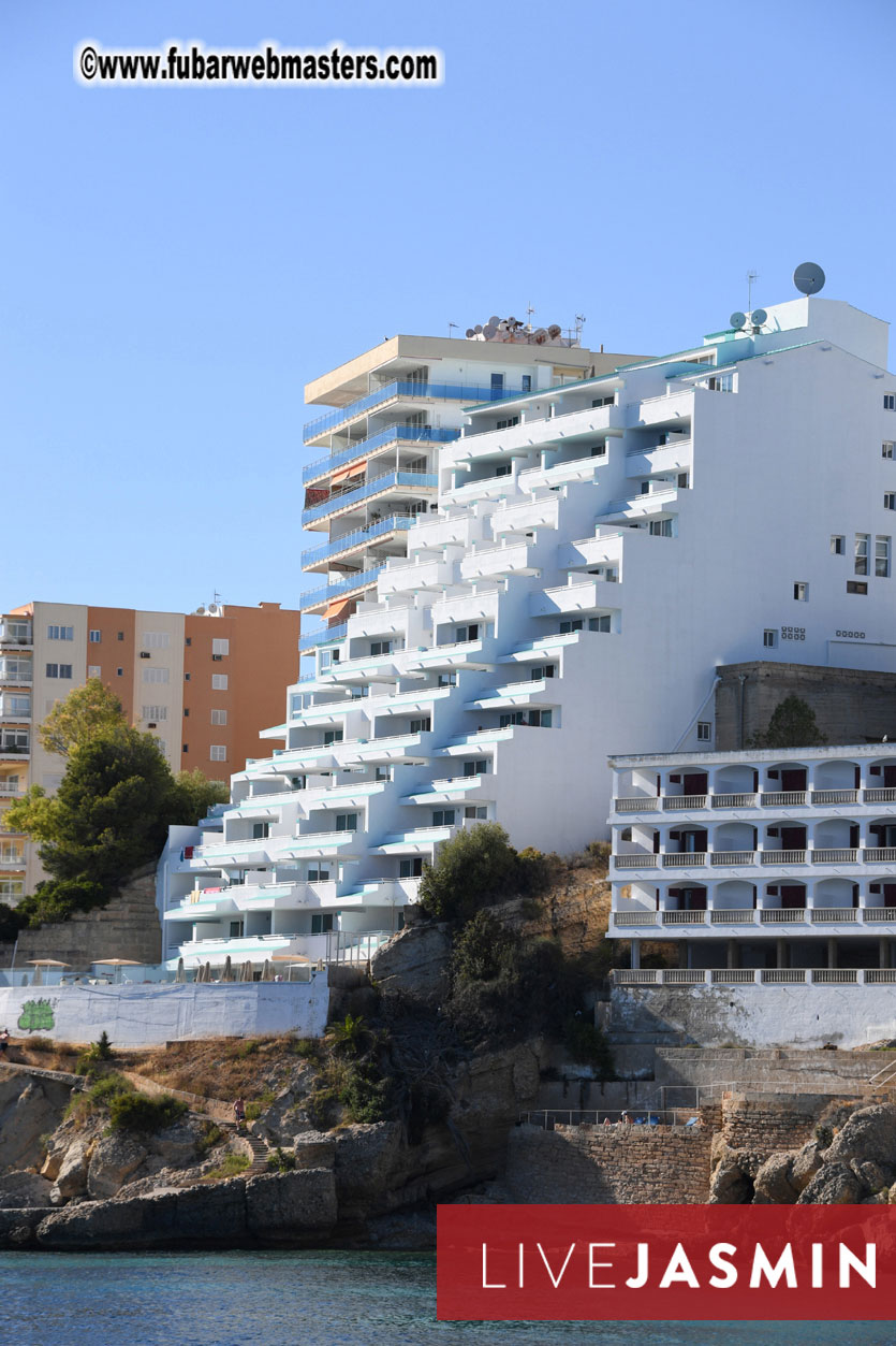 Boat Trip with Cool Drinks & Hot Girls
