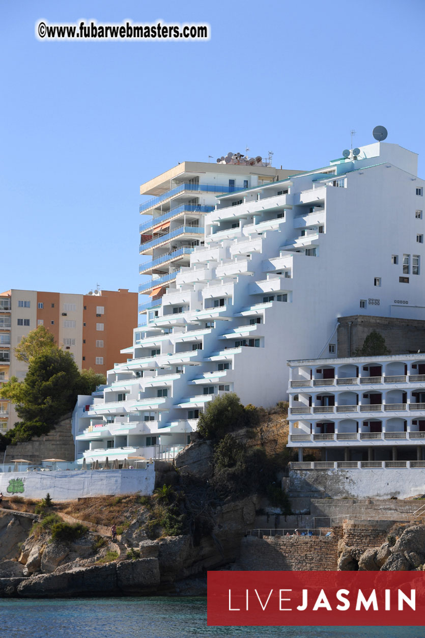 Boat Trip with Cool Drinks & Hot Girls