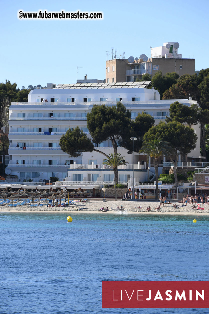 Boat Trip with Cool Drinks & Hot Girls
