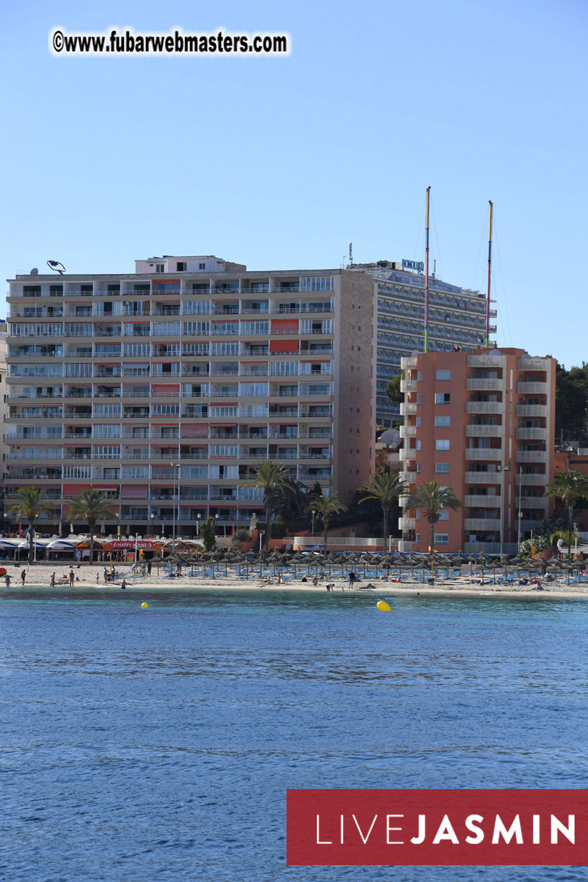 Boat Trip with Cool Drinks & Hot Girls