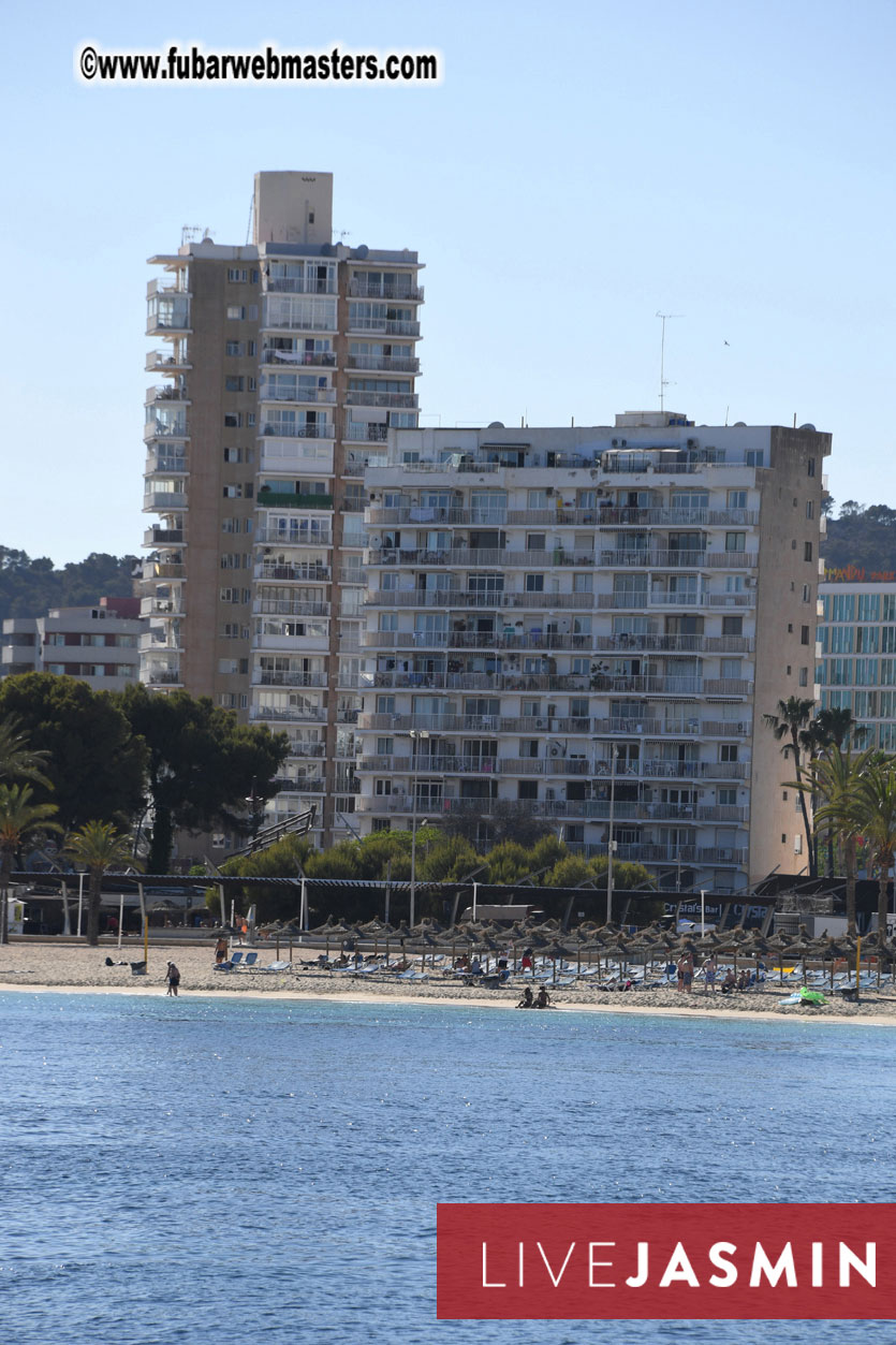 Boat Trip with Cool Drinks & Hot Girls