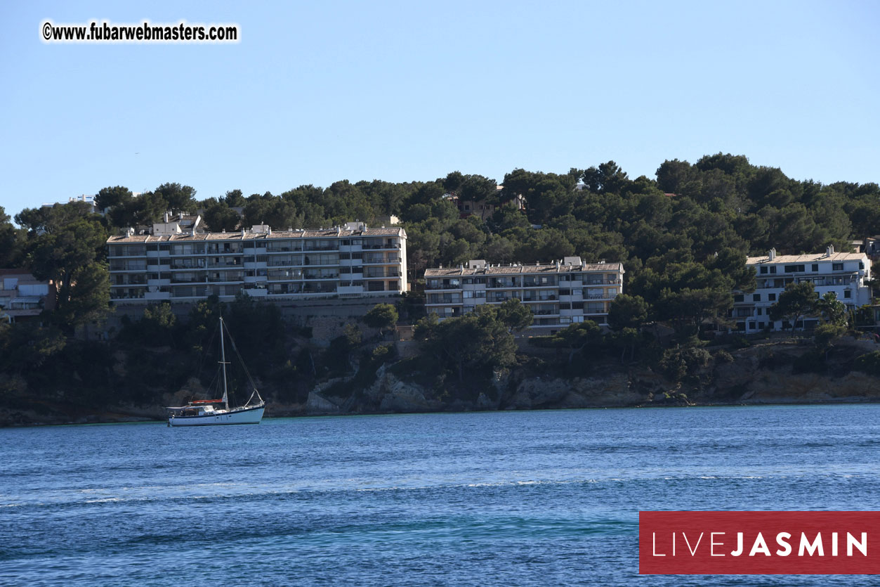 Boat Trip with Cool Drinks & Hot Girls