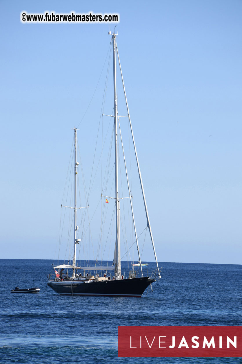 Boat Trip with Cool Drinks & Hot Girls