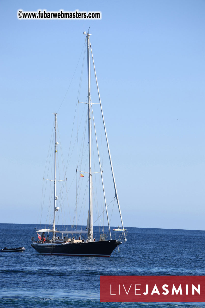 Boat Trip with Cool Drinks & Hot Girls