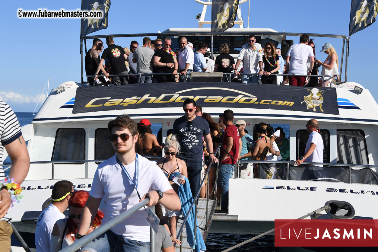 Boat Trip with Cool Drinks & Hot Girls