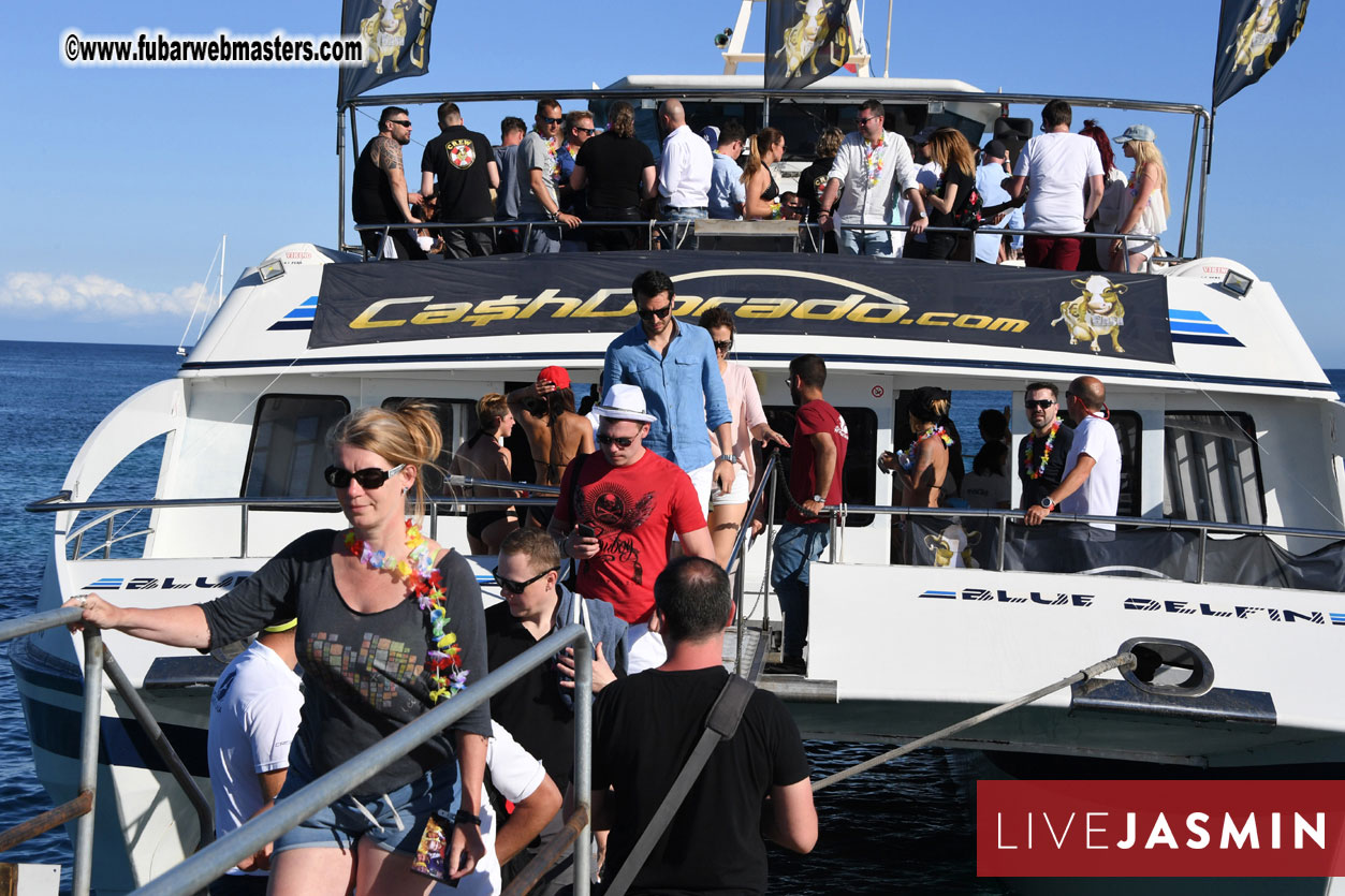 Boat Trip with Cool Drinks & Hot Girls