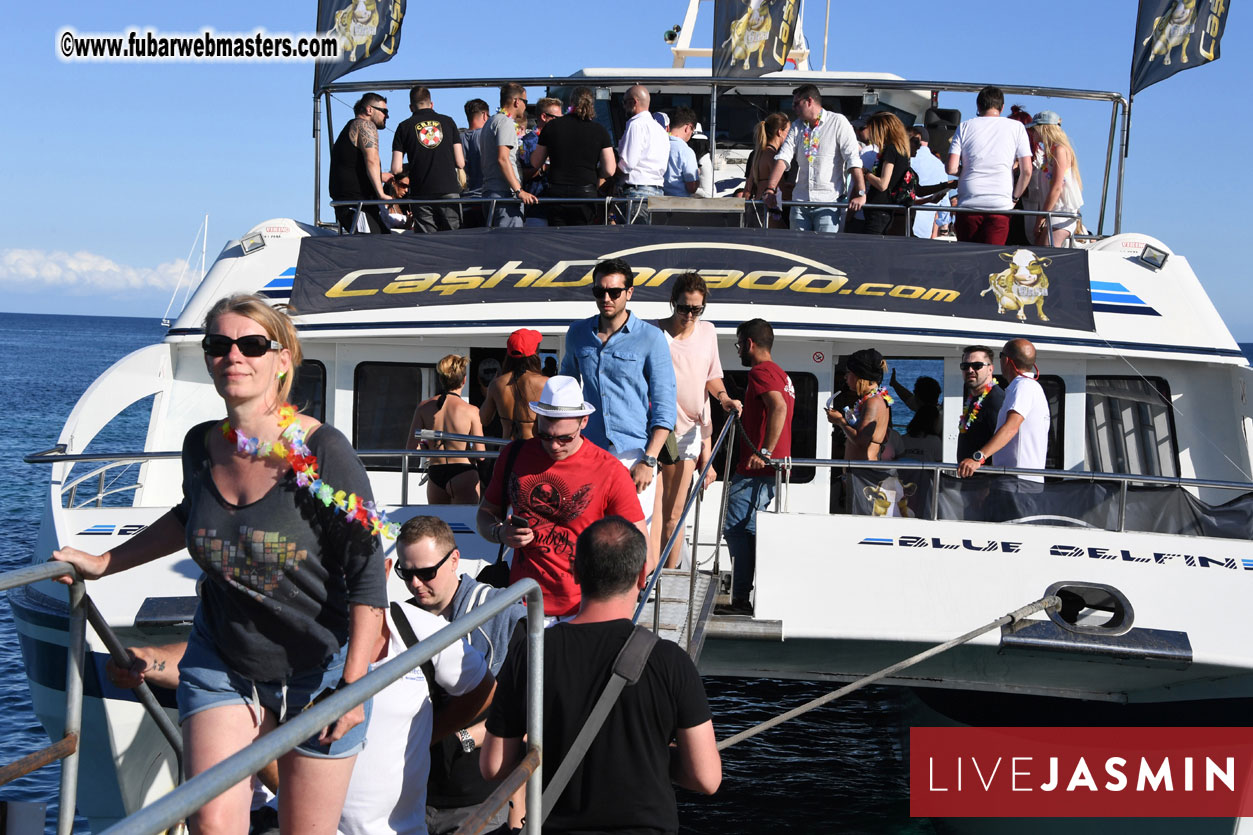 Boat Trip with Cool Drinks & Hot Girls