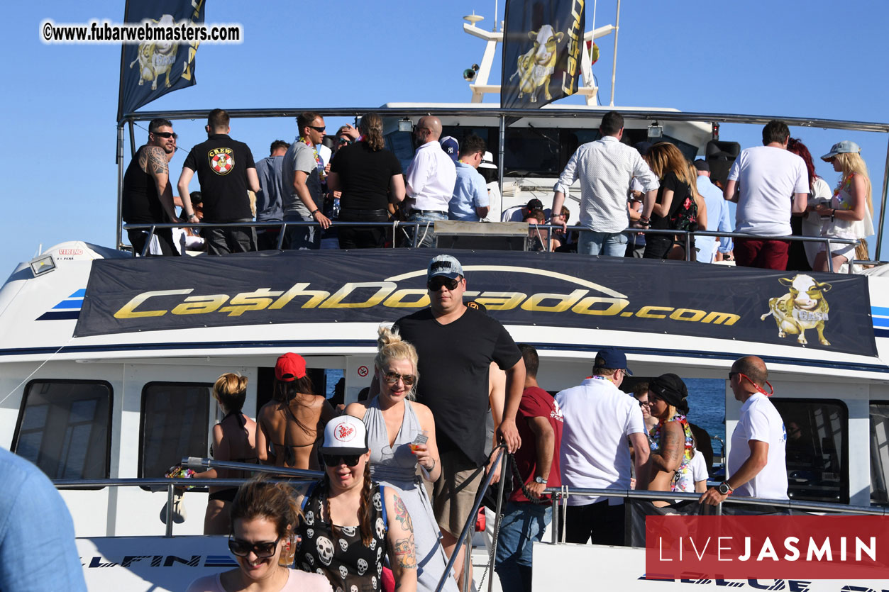 Boat Trip with Cool Drinks & Hot Girls