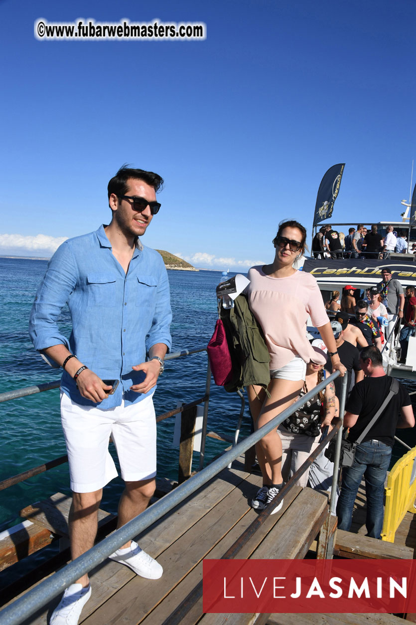 Boat Trip with Cool Drinks & Hot Girls