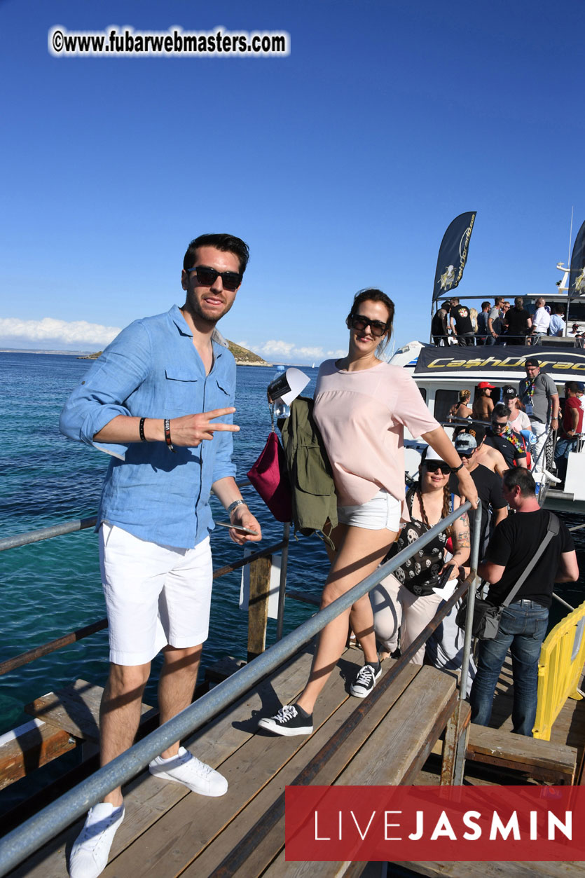 Boat Trip with Cool Drinks & Hot Girls