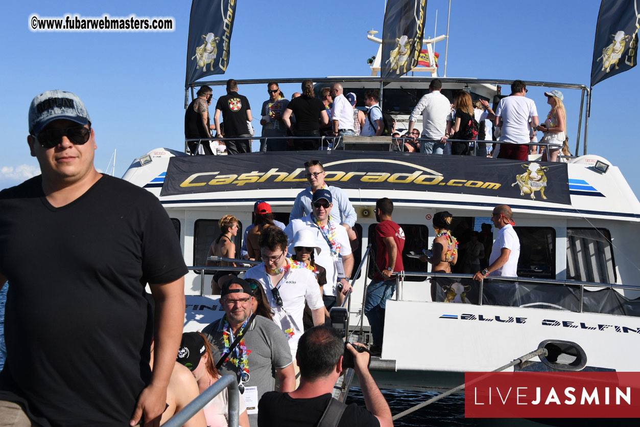 Boat Trip with Cool Drinks & Hot Girls