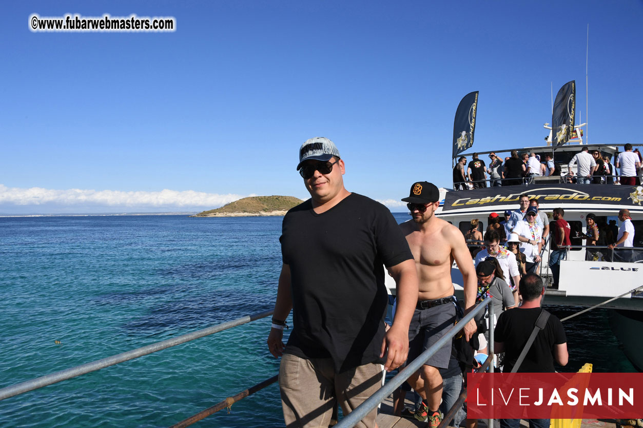 Boat Trip with Cool Drinks & Hot Girls