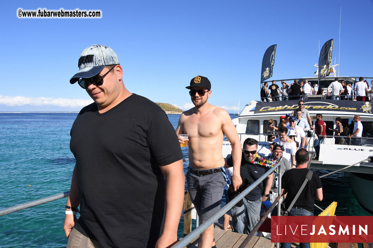 Boat Trip with Cool Drinks & Hot Girls