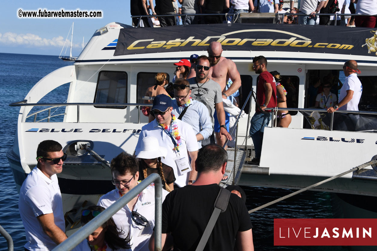 Boat Trip with Cool Drinks & Hot Girls