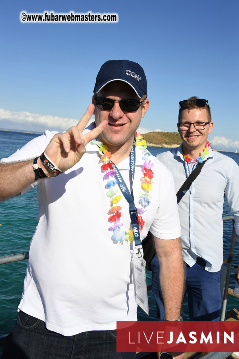 Boat Trip with Cool Drinks & Hot Girls