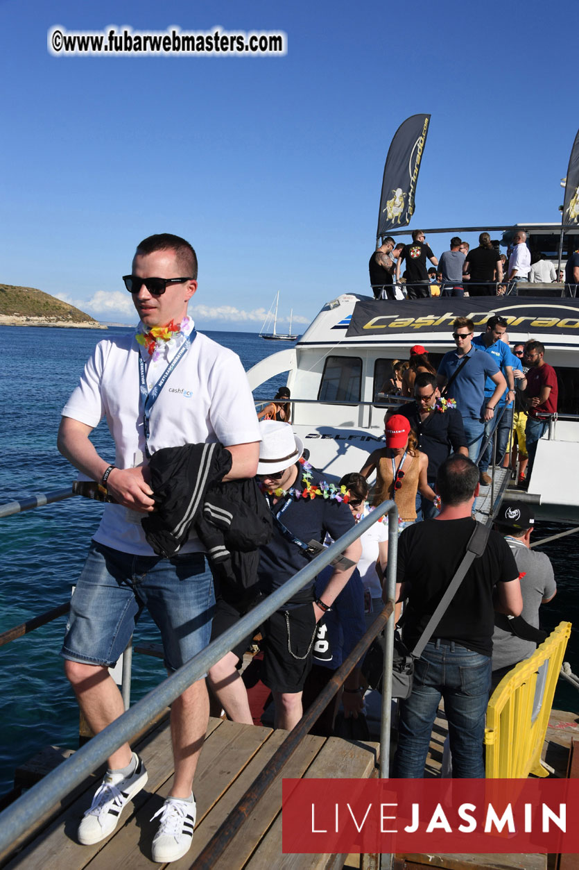 Boat Trip with Cool Drinks & Hot Girls