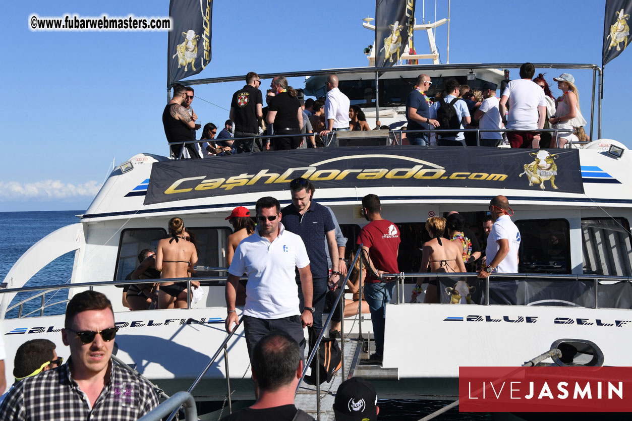 Boat Trip with Cool Drinks & Hot Girls