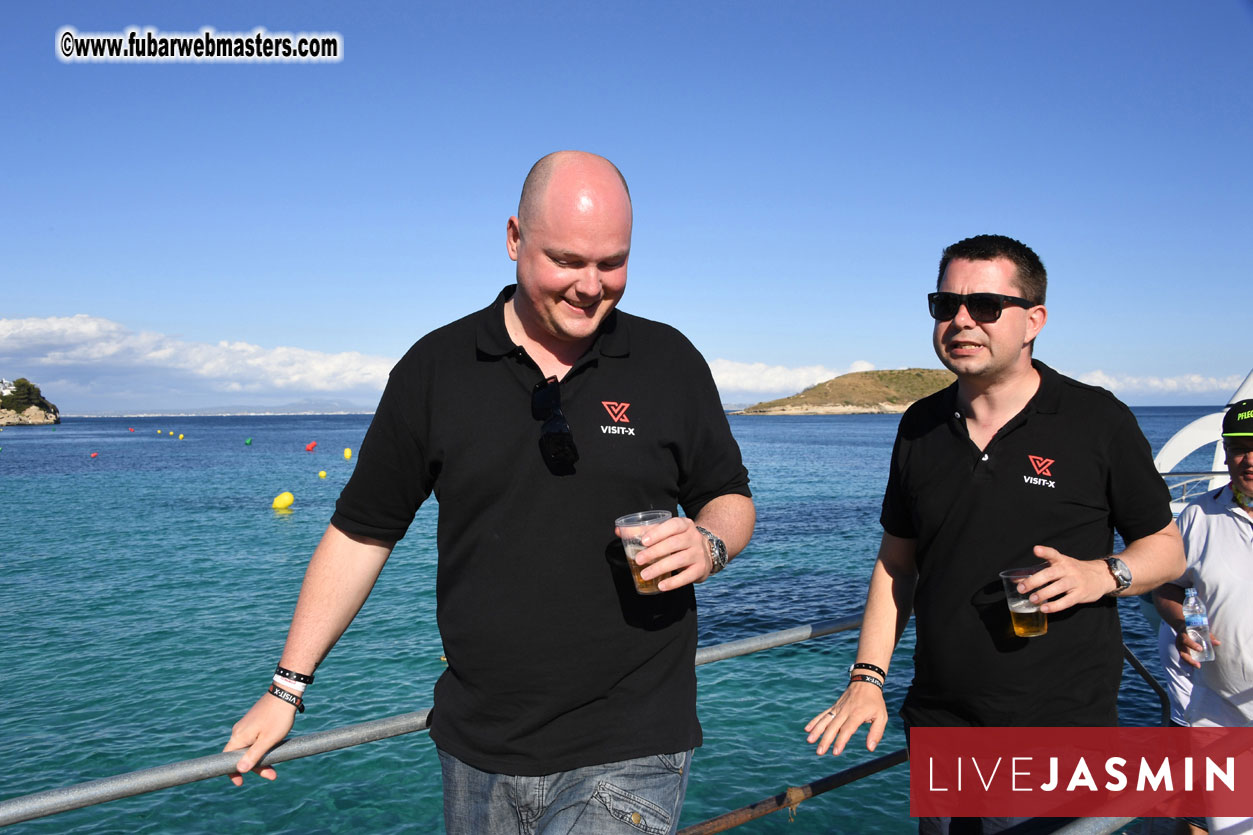 Boat Trip with Cool Drinks & Hot Girls