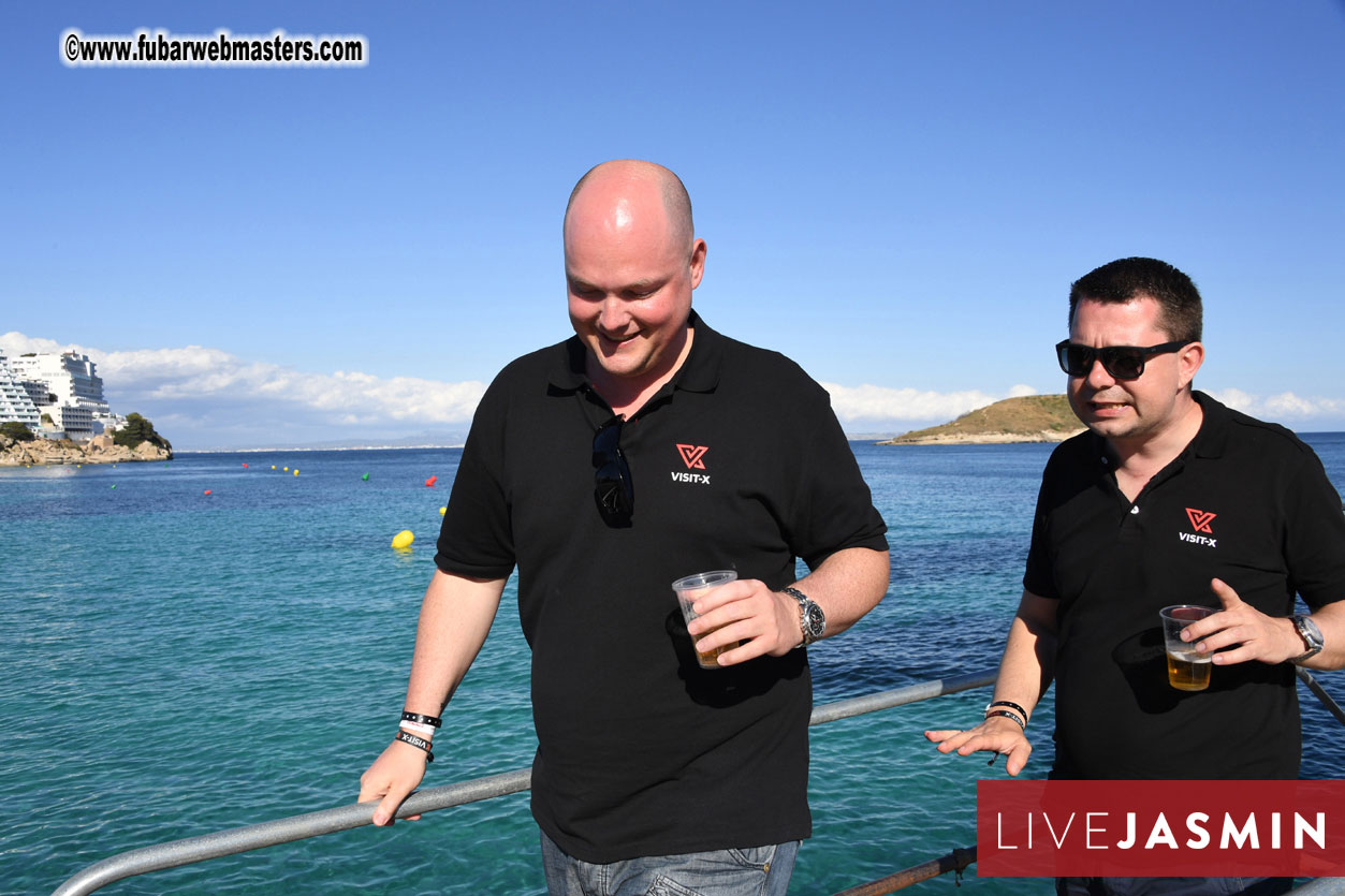 Boat Trip with Cool Drinks & Hot Girls