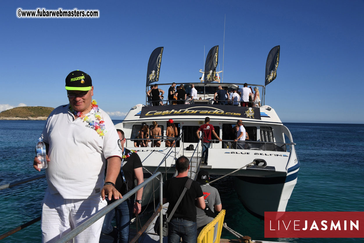 Boat Trip with Cool Drinks & Hot Girls