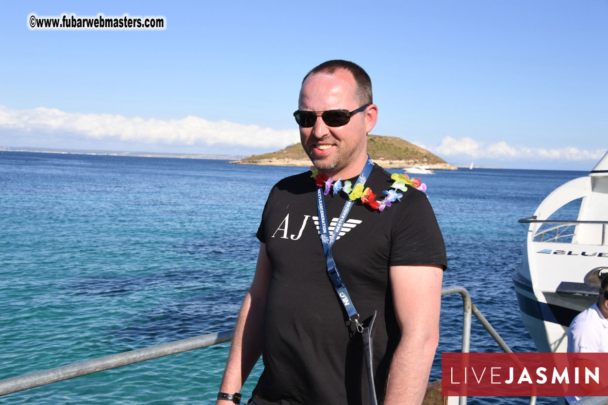 Boat Trip with Cool Drinks & Hot Girls