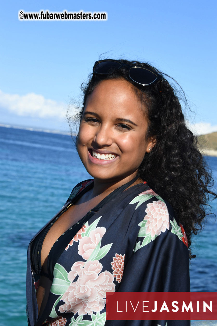 Boat Trip with Cool Drinks & Hot Girls