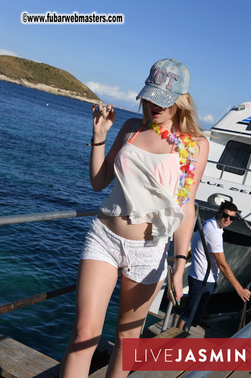 Boat Trip with Cool Drinks & Hot Girls