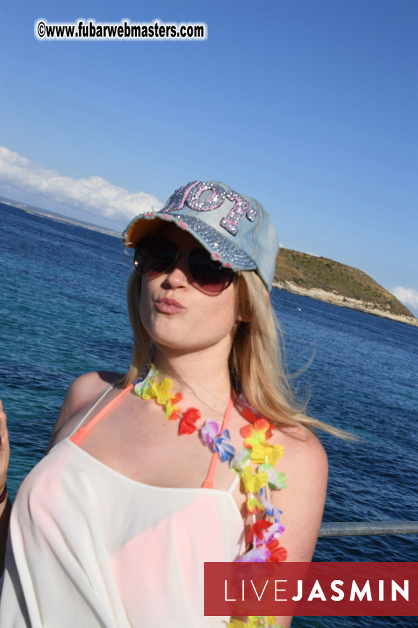 Boat Trip with Cool Drinks & Hot Girls