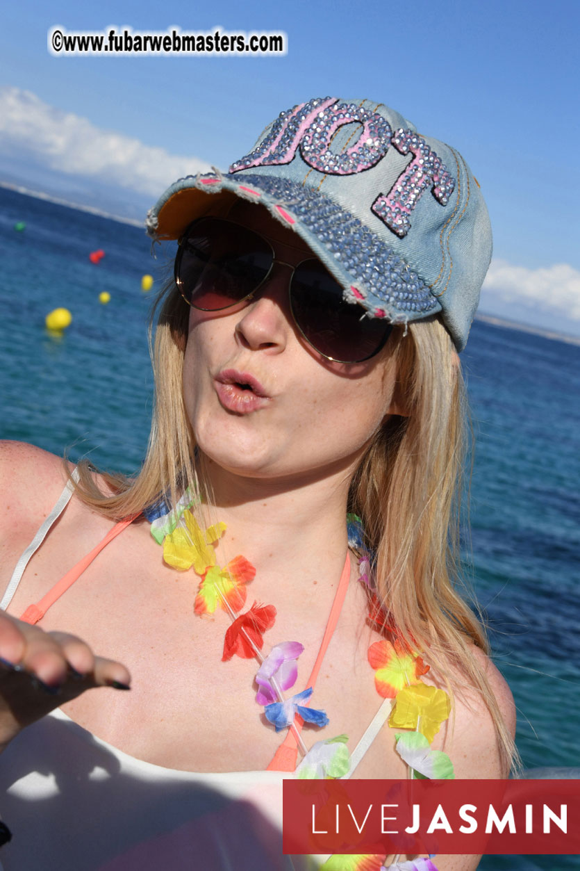 Boat Trip with Cool Drinks & Hot Girls