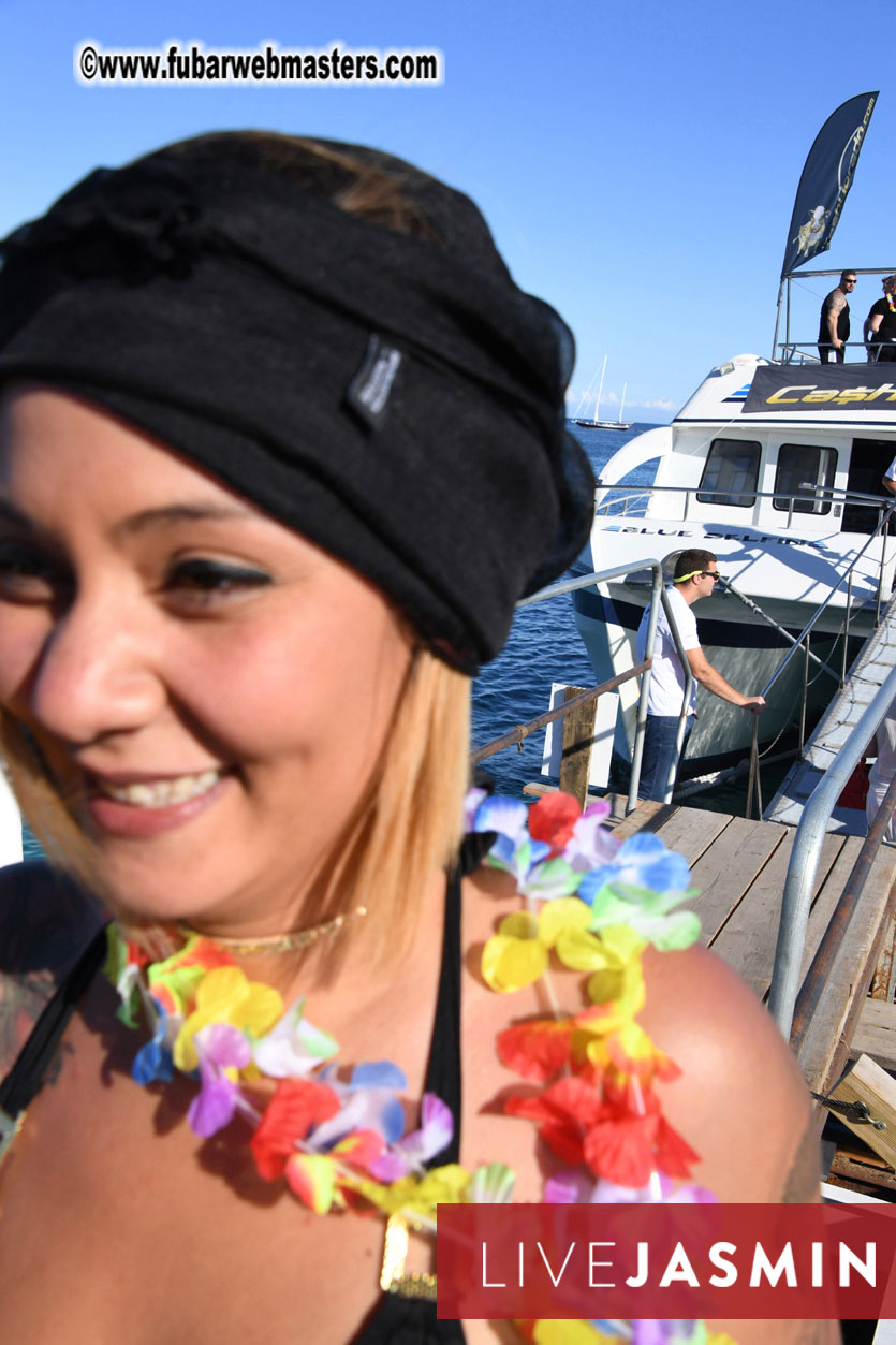 Boat Trip with Cool Drinks & Hot Girls