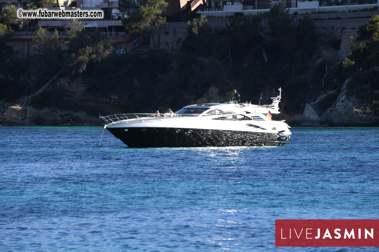 Boat Trip with Cool Drinks & Hot Girls