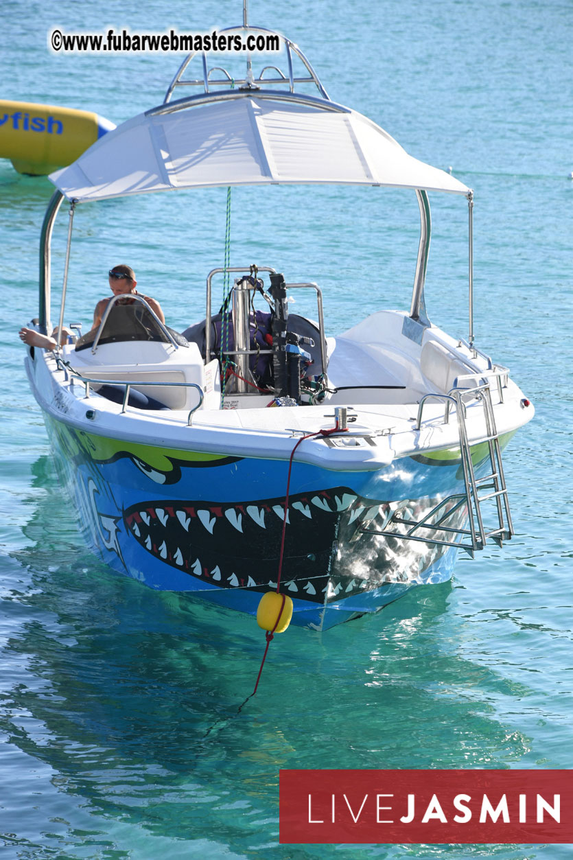 Boat Trip with Cool Drinks & Hot Girls