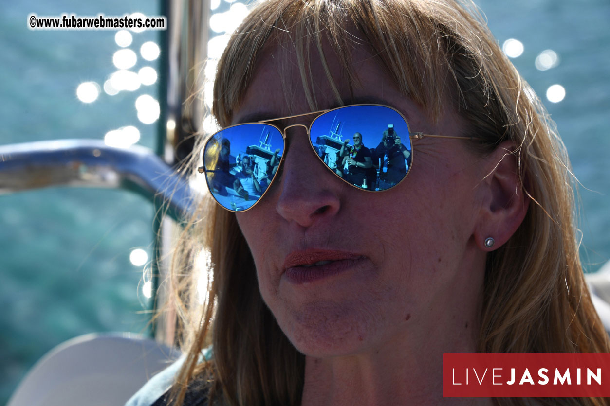 Boat Trip with Cool Drinks & Hot Girls