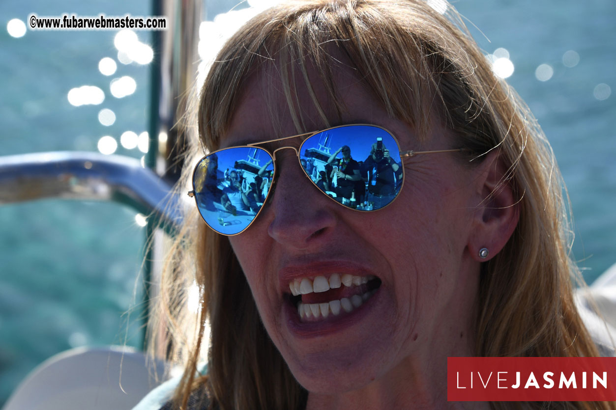 Boat Trip with Cool Drinks & Hot Girls