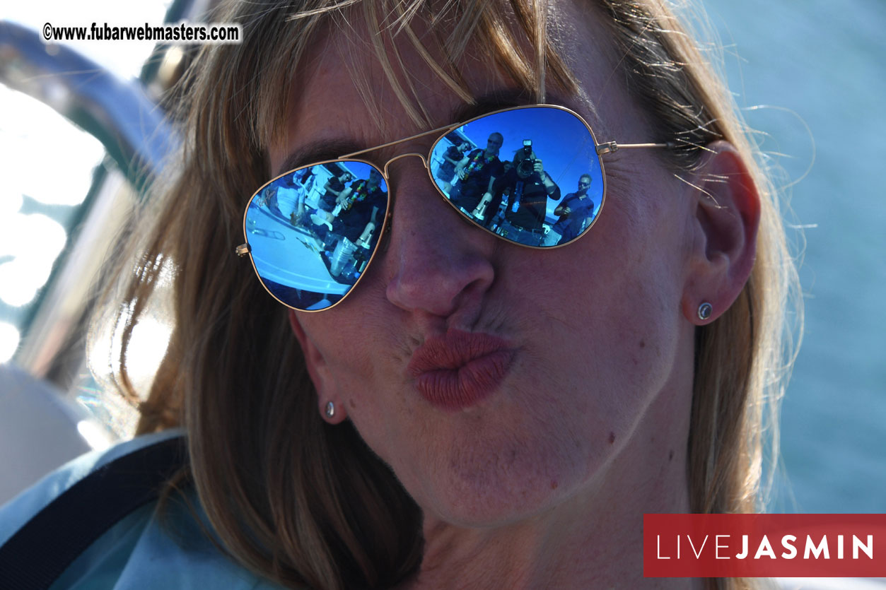 Boat Trip with Cool Drinks & Hot Girls