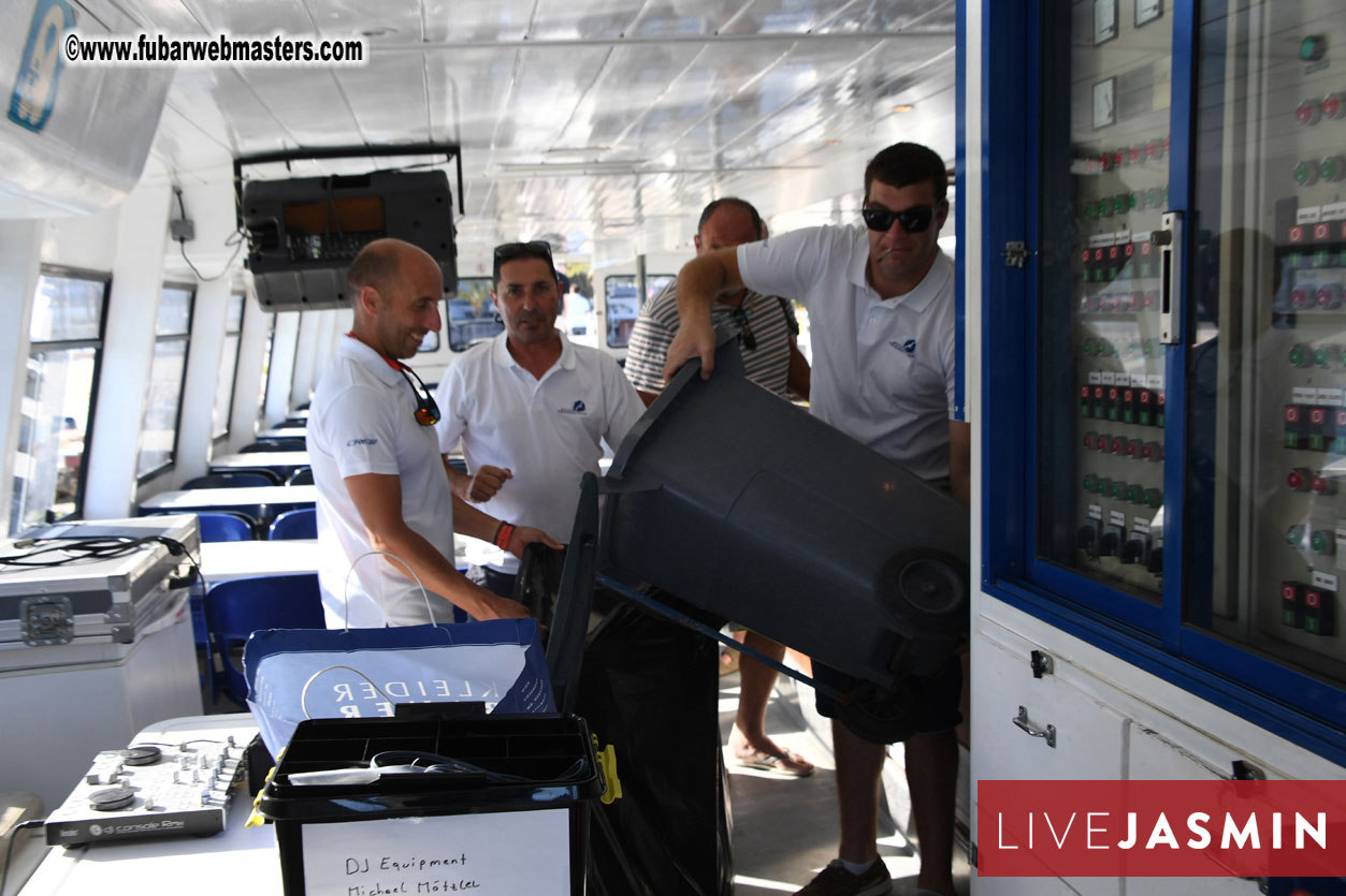 Boat Trip with Cool Drinks & Hot Girls