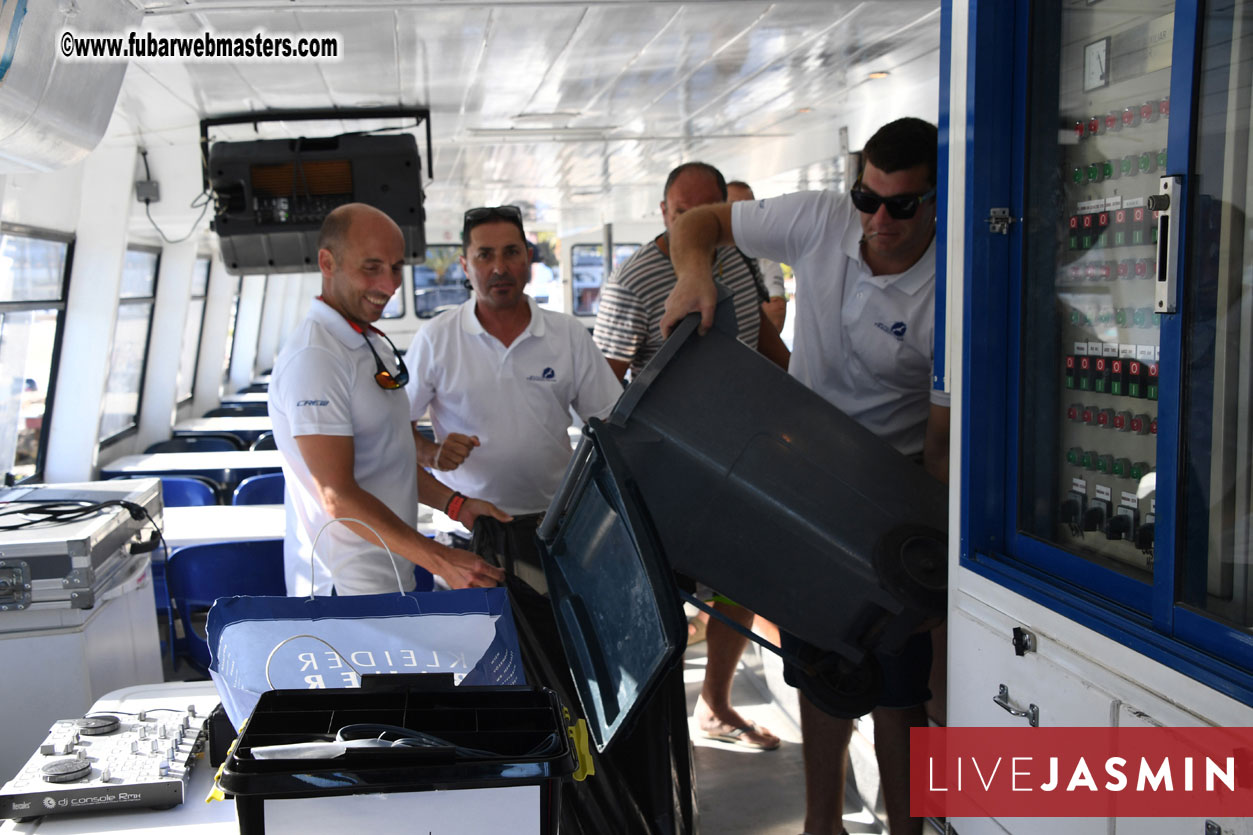 Boat Trip with Cool Drinks & Hot Girls