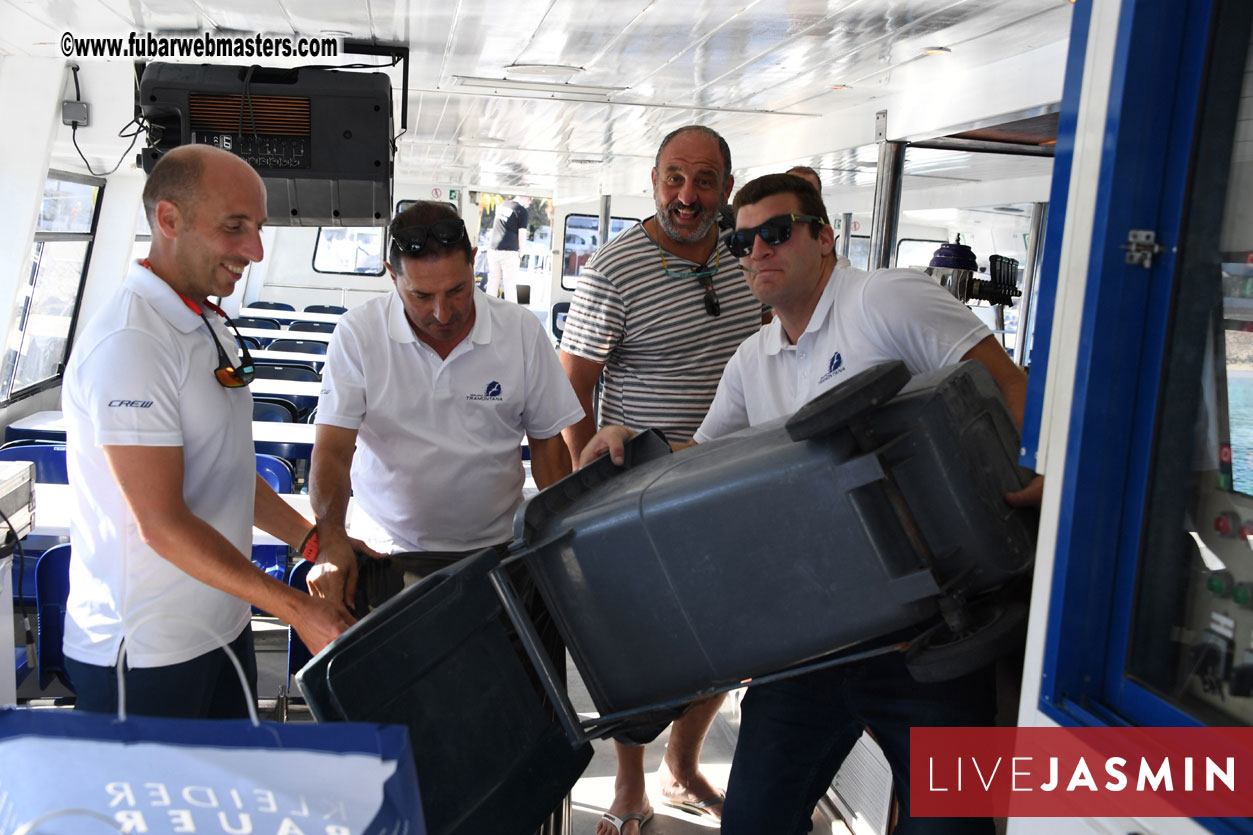 Boat Trip with Cool Drinks & Hot Girls