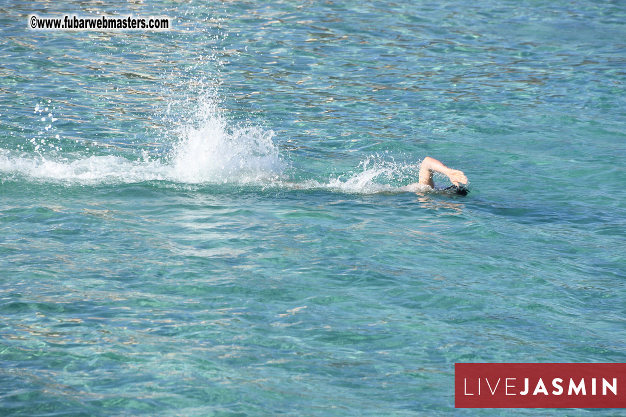 Boat Trip with Cool Drinks & Hot Girls