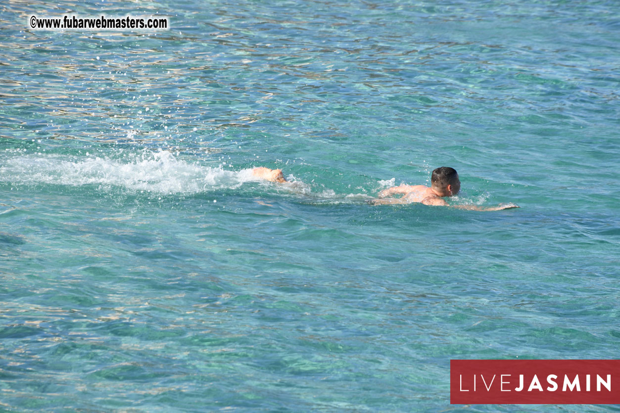 Boat Trip with Cool Drinks & Hot Girls