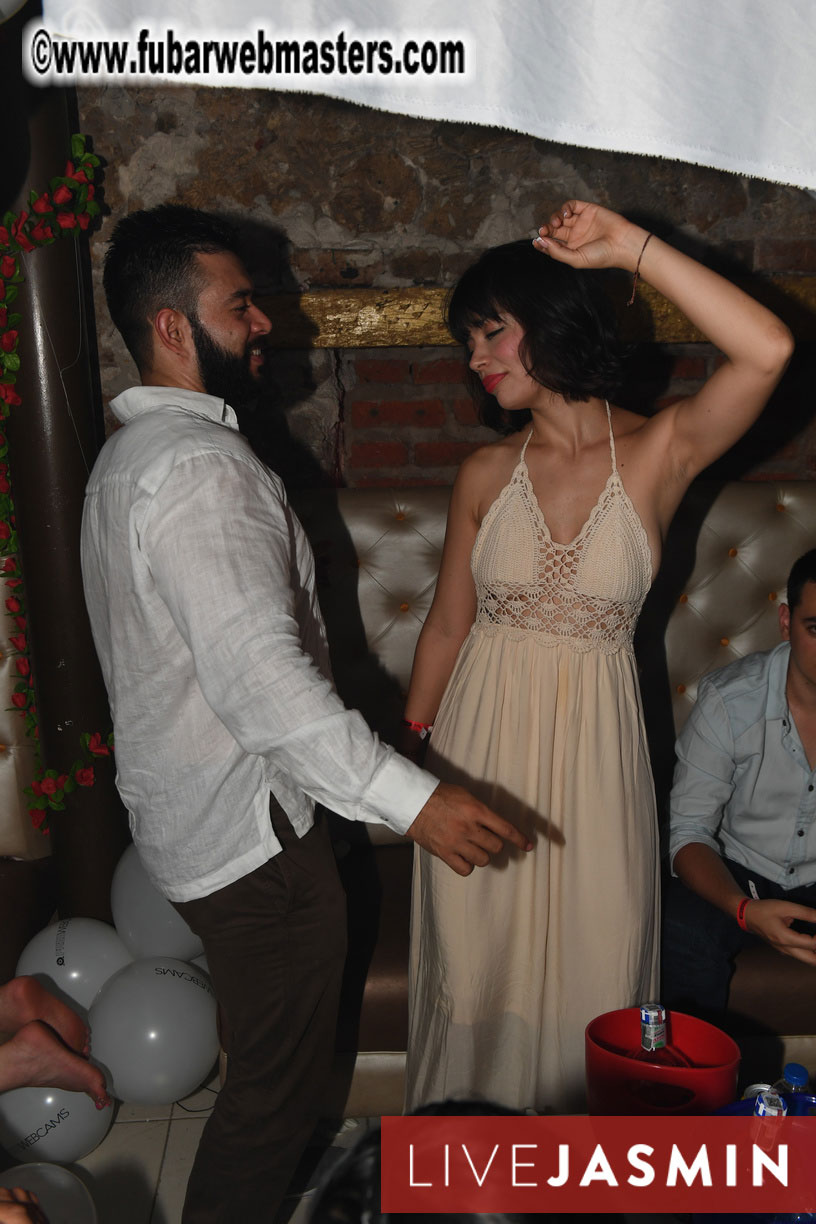 FreeWebCams White Party