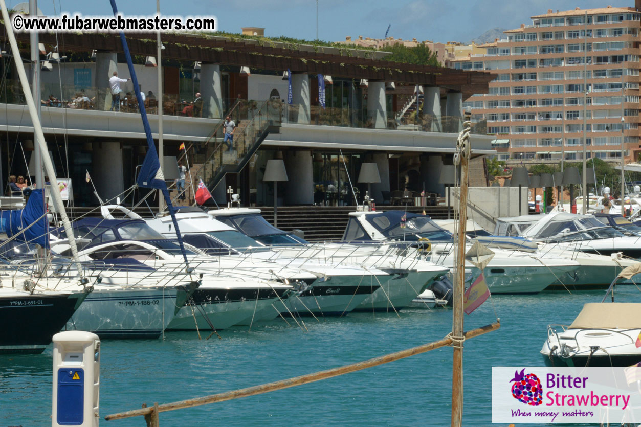 Boat trip with cool drinks & hot girls
