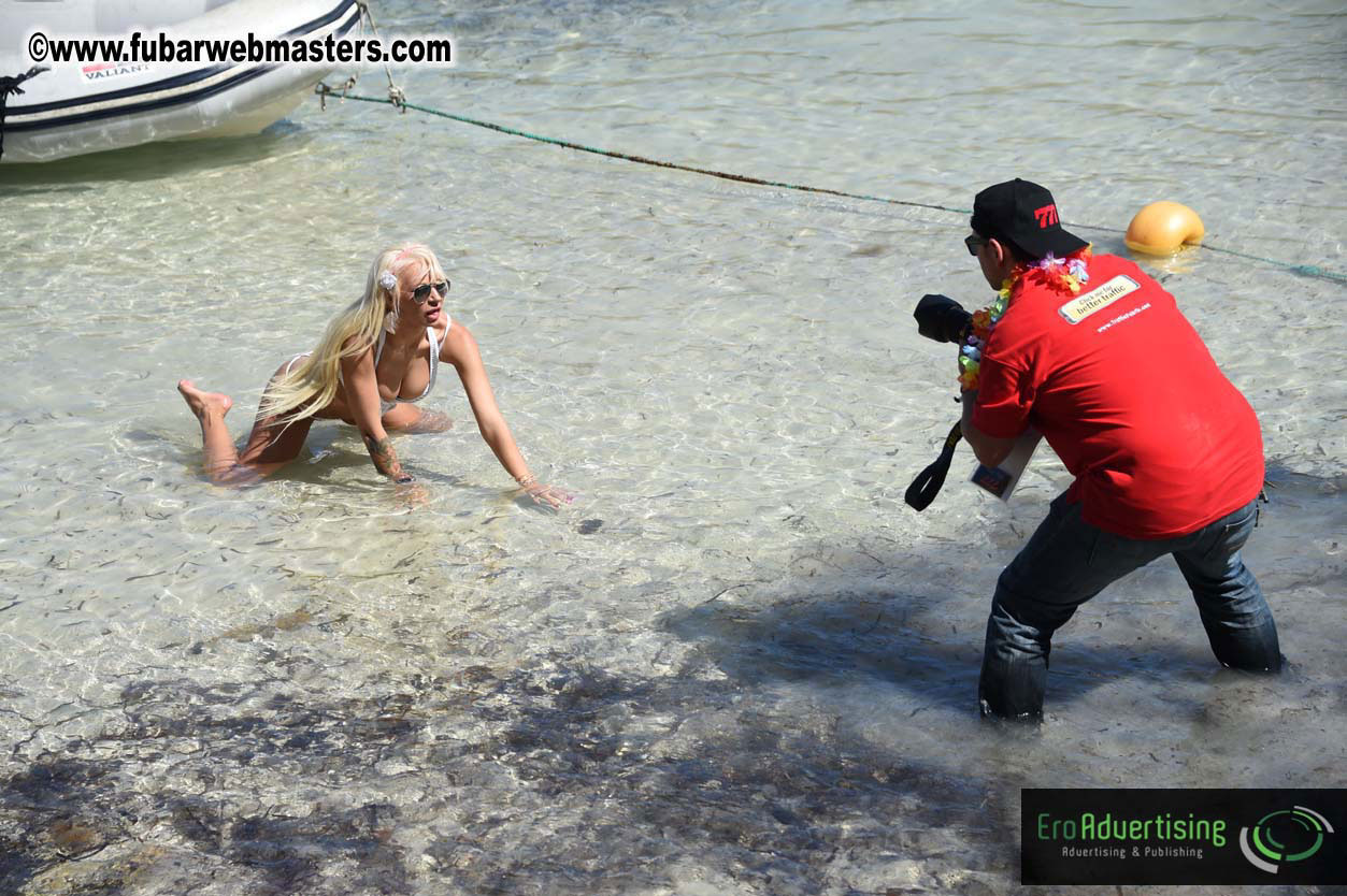 Boattrip with cool drinks & hot girls
