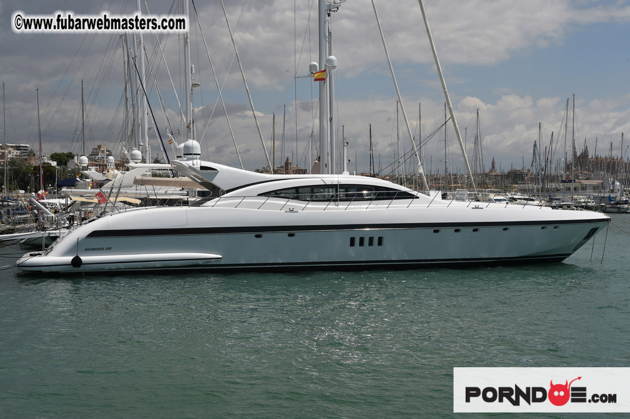 Boat trip with cool drinks & hot girls