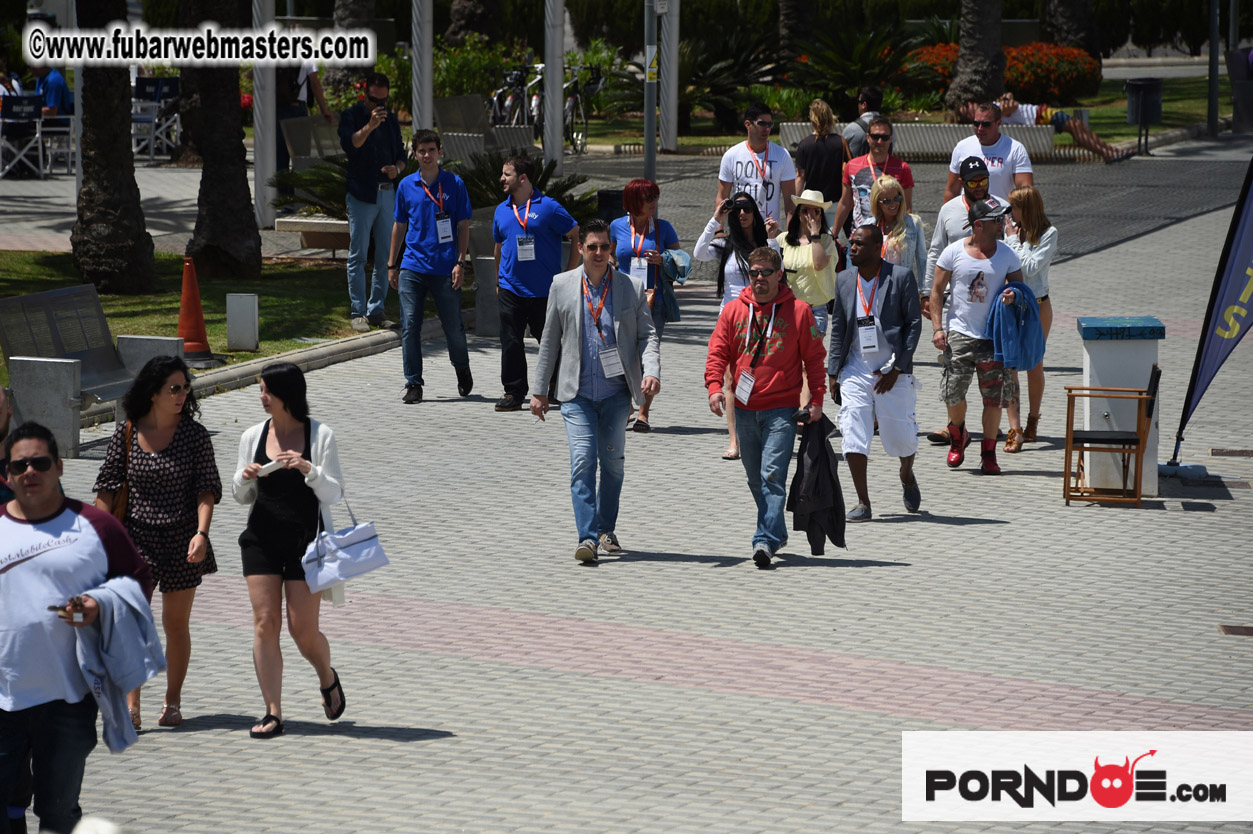 Boat trip with cool drinks & hot girls